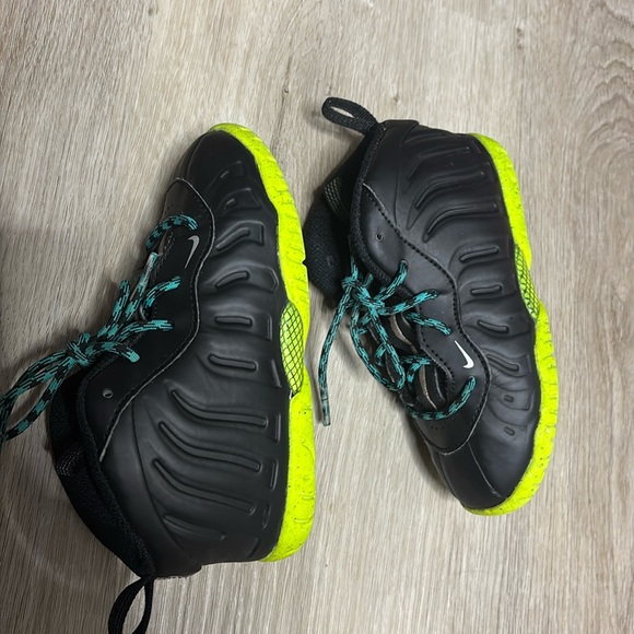 Nike Little Posite One Kids Shoes - Black and Green - Picture 3 of 5